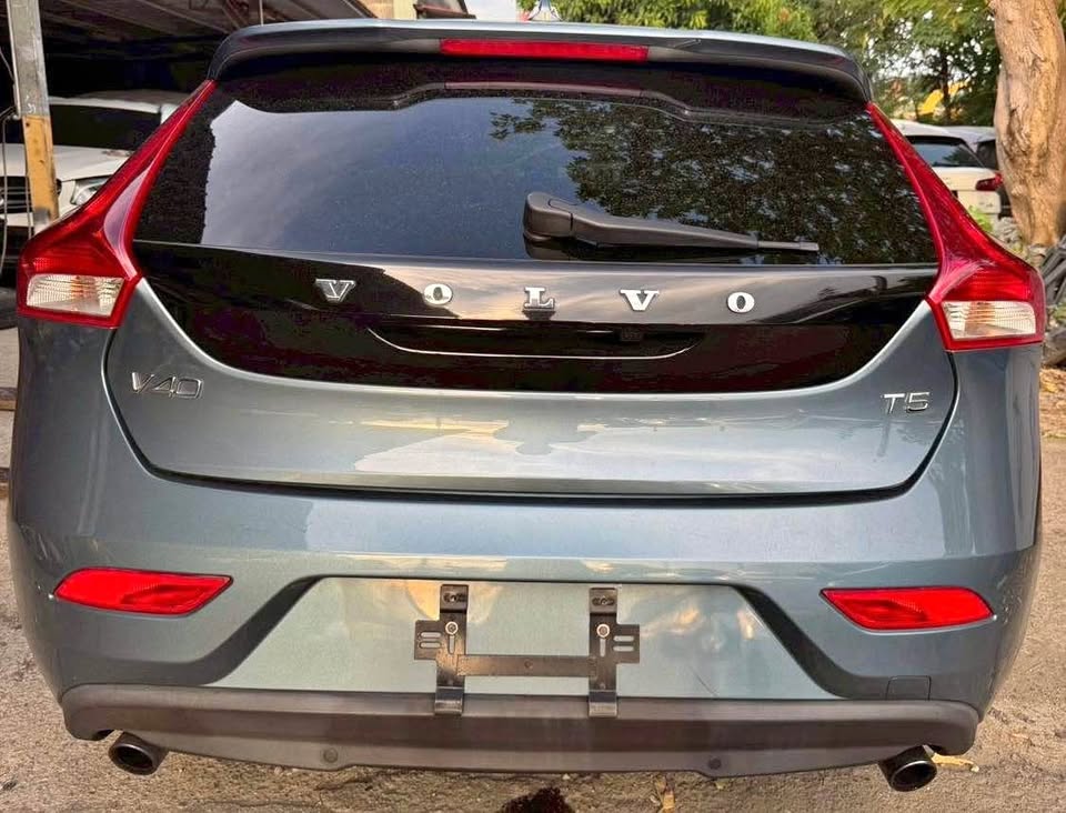 Volvo V40 2.0 GTDi T5 整車拆賣 二手零件照片 - Orange Garage