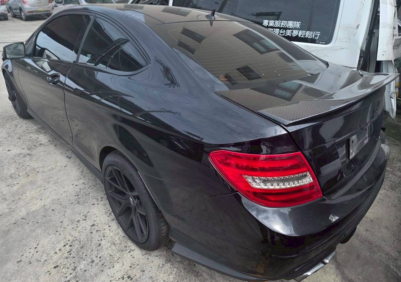 Mercedes-Benz C-Class coupe C300 整車拆賣 二手零件照片 - Orange Garage