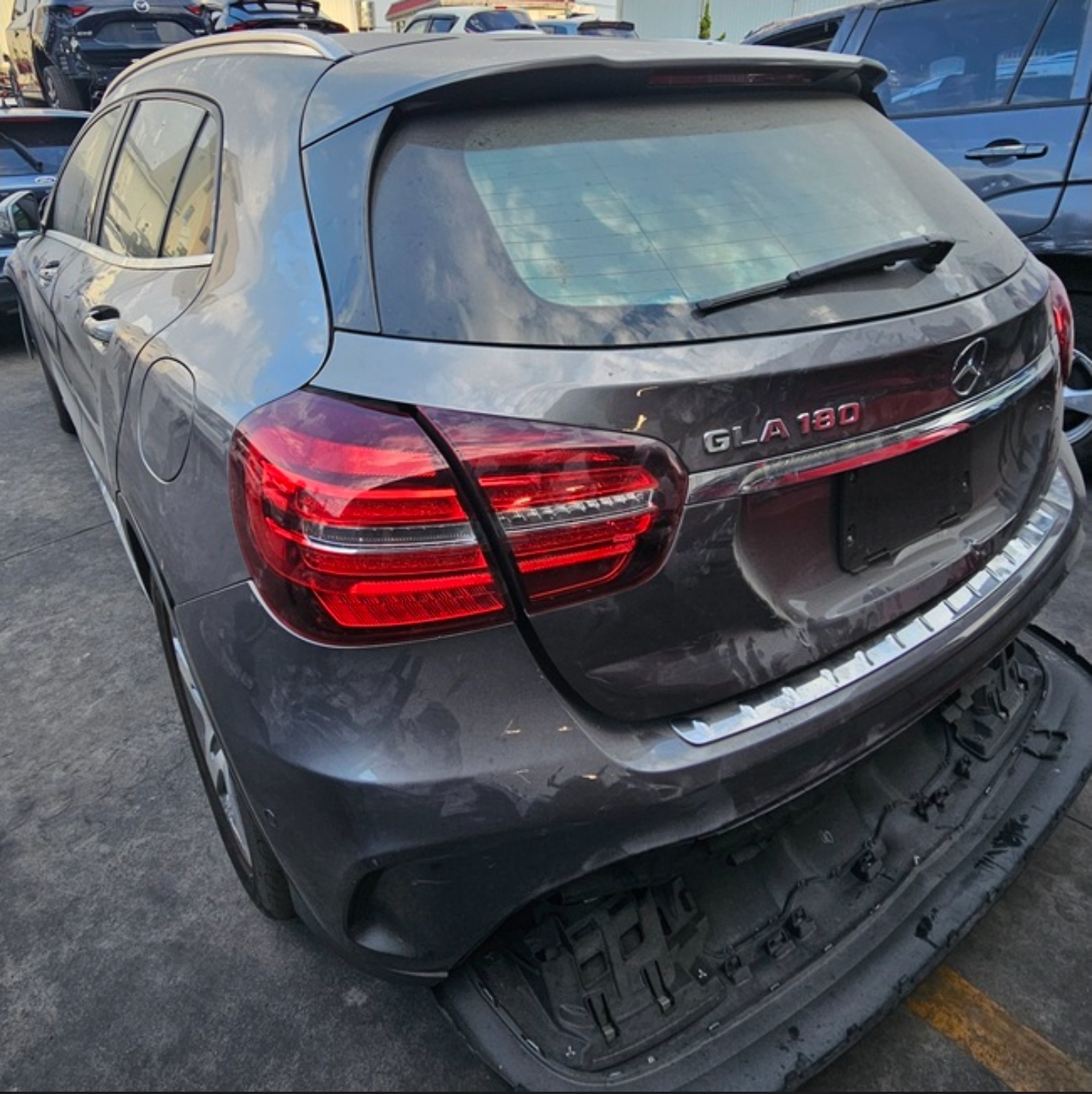 Mercedes-Benz GLA 180 整車拆賣 二手零件照片 - Orange Garage