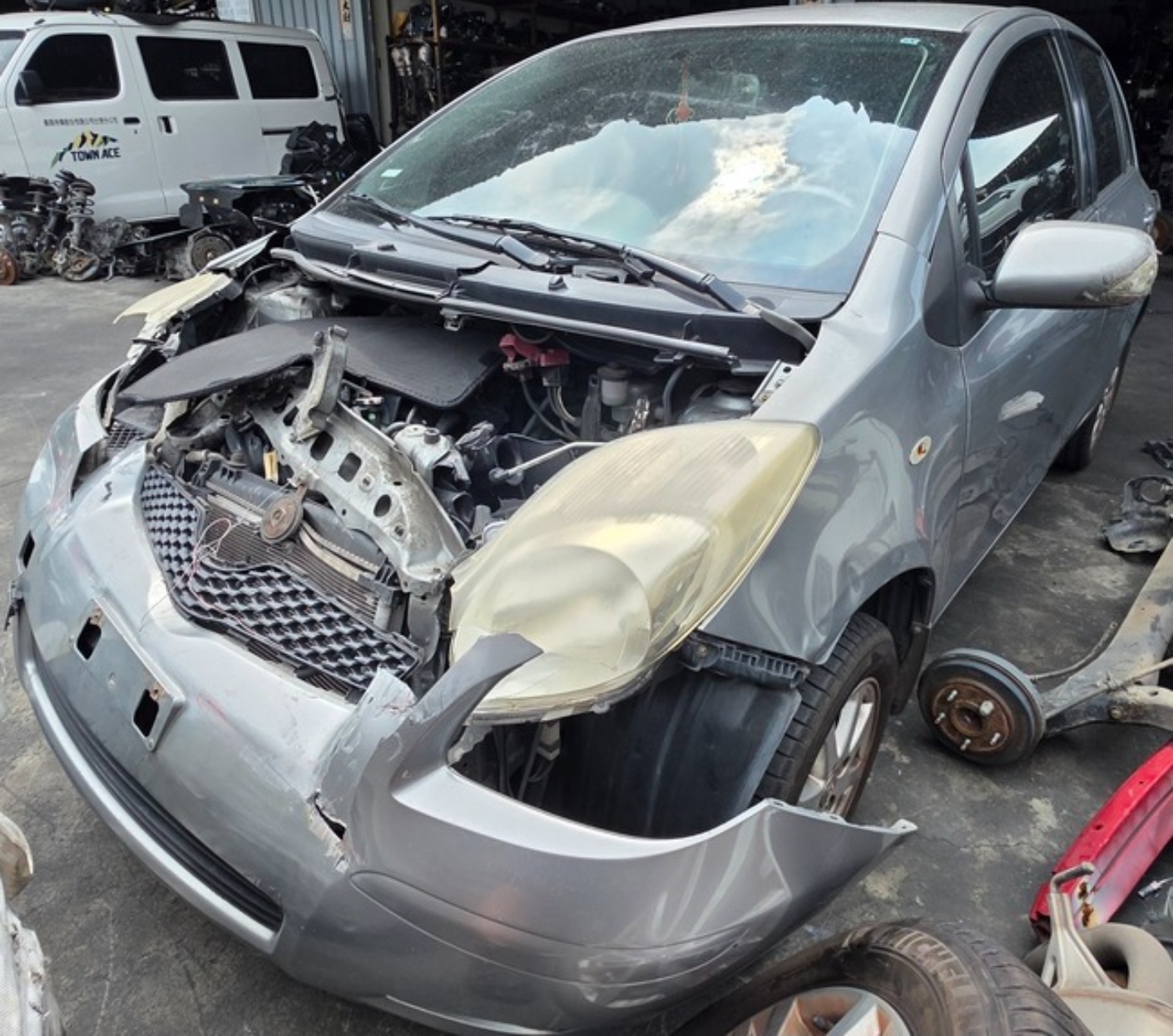 Toyota Yaris 1.5 整車拆賣 二手零件照片 - Orange Garage