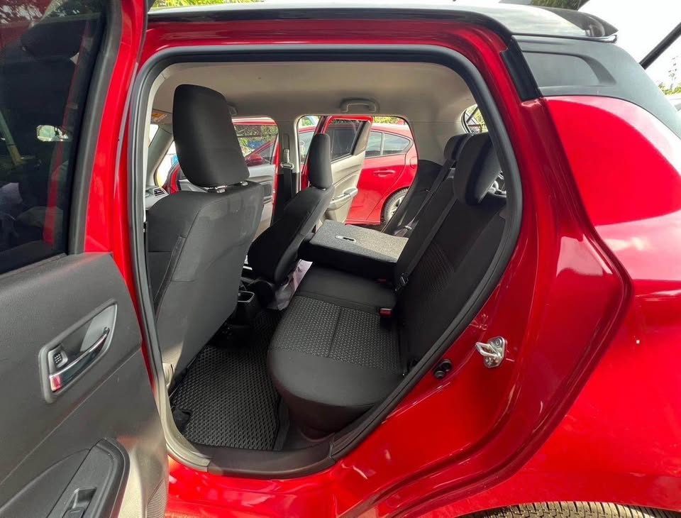 Suzuki Swift 1.2 Hybrid 整車拆賣 二手零件照片 - Orange Garage
