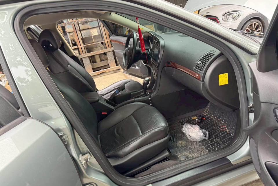 Saab 9-3 Sport Sedan 整車拆賣 二手零件照片 - Orange Garage