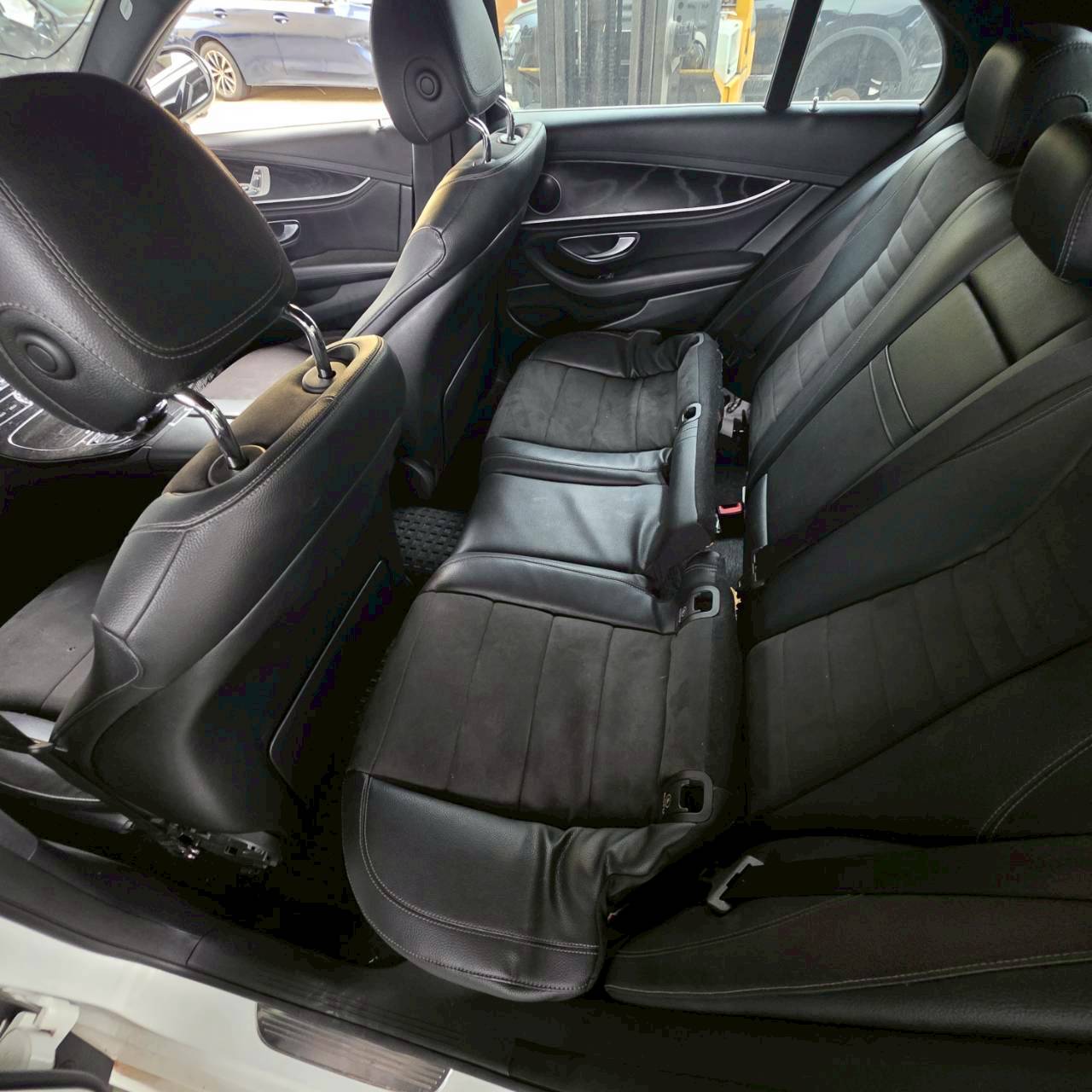 Mercedes-Benz E-Class Sedan E300 整車拆賣 二手零件照片 - Orange Garage
