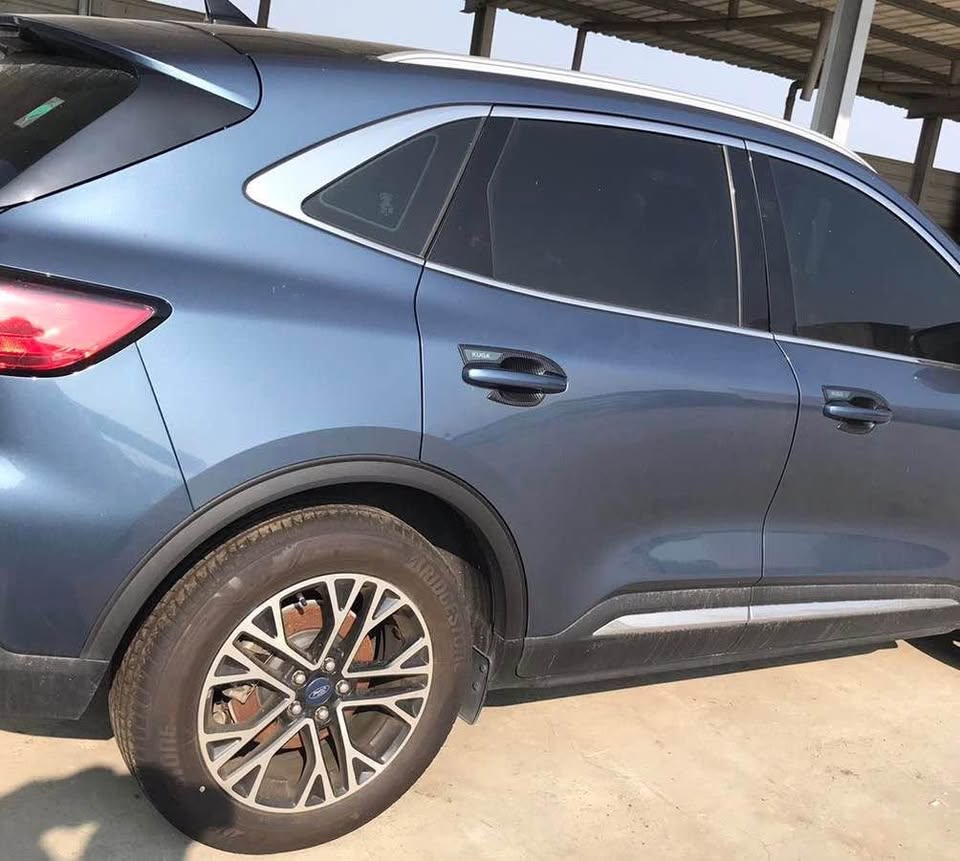 Ford Kuga 2.0 整車拆賣 二手零件照片 - Orange Garage