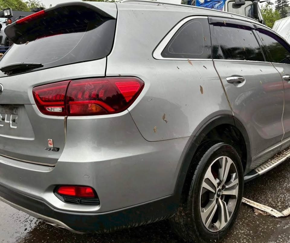 Kia Sorento 2.2 整車拆賣 二手零件照片 - Orange Garage
