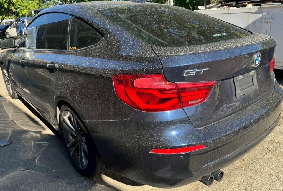 BMW 3 Series 320i 整車拆賣 二手零件照片 - Orange Garage