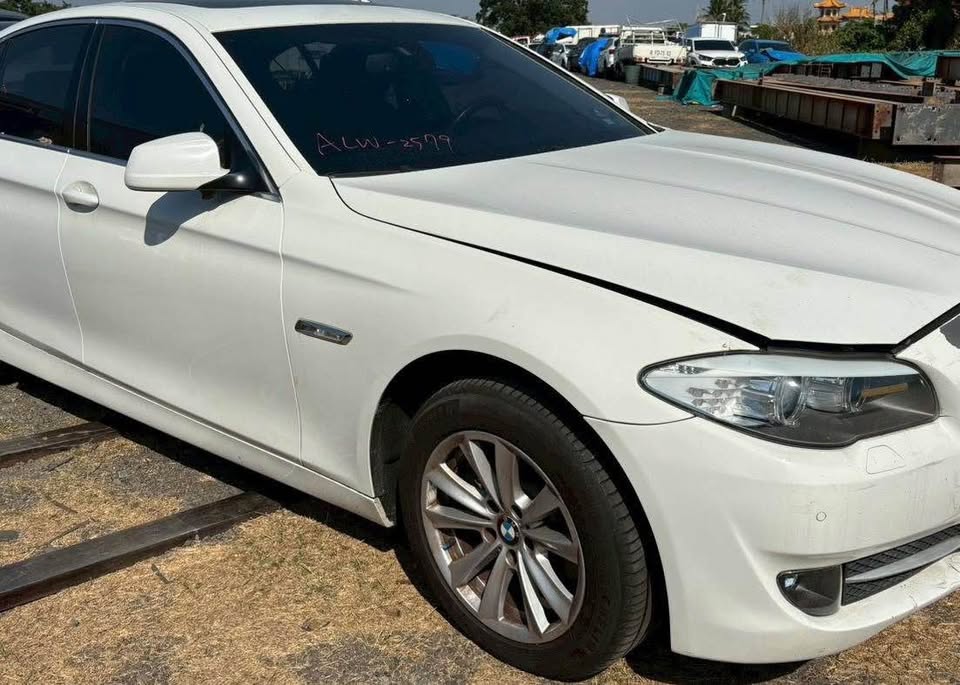 BMW 5 Series 528i 整車拆賣 二手零件照片 - Orange Garage