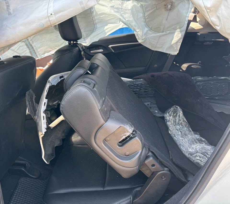 Honda Fit 1.5 整車拆賣 二手零件照片 - Orange Garage