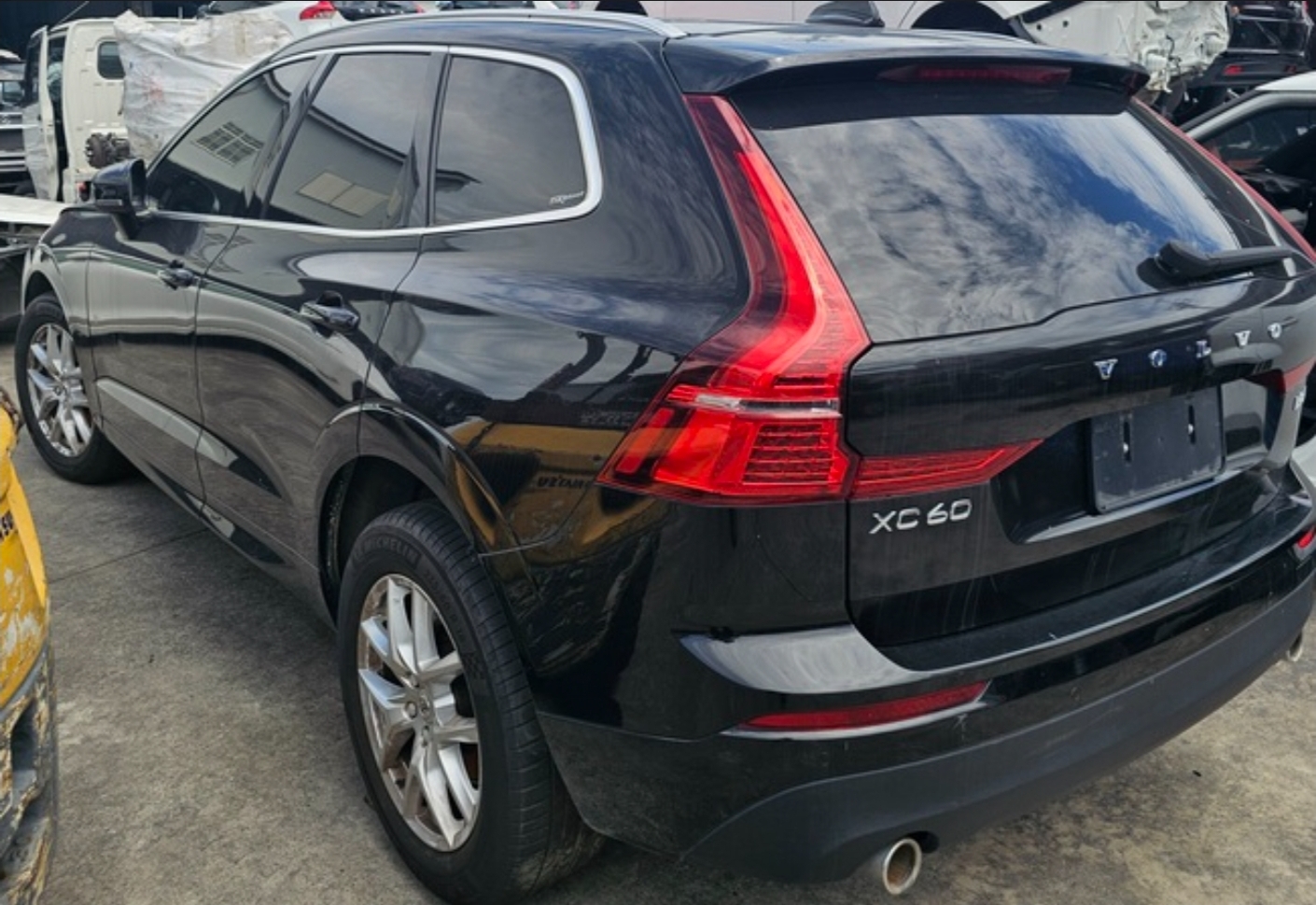 Volvo XC60 B5 整車拆賣 二手零件照片 - Orange Garage