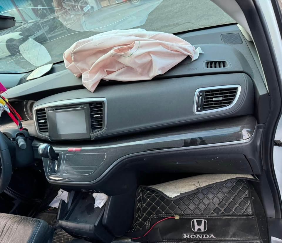 Honda Odyssey 2.4 整車拆賣 二手零件照片 - Orange Garage