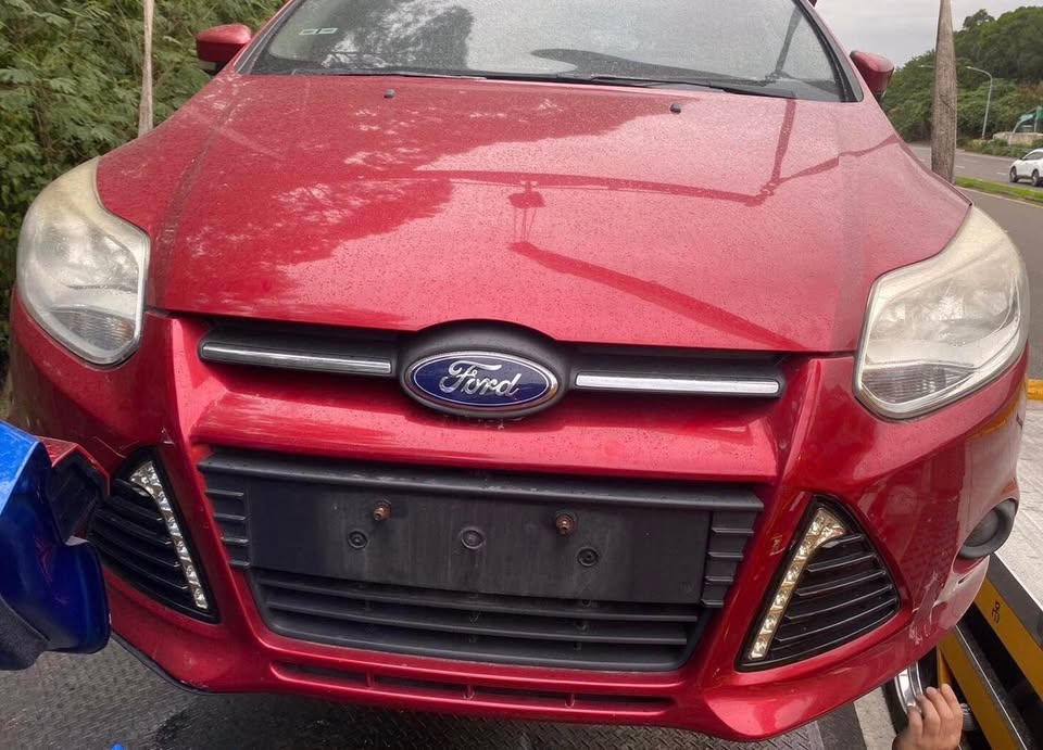 Ford Focus 2.0 整車拆賣 二手零件照片 - Orange Garage