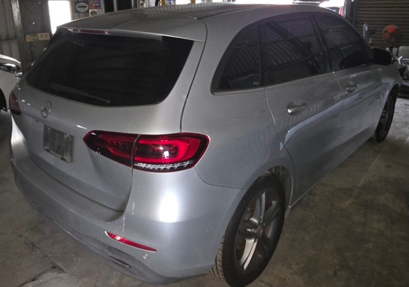 Mercedes-Benz B-Class 180 整車拆賣 二手零件照片 - Orange Garage
