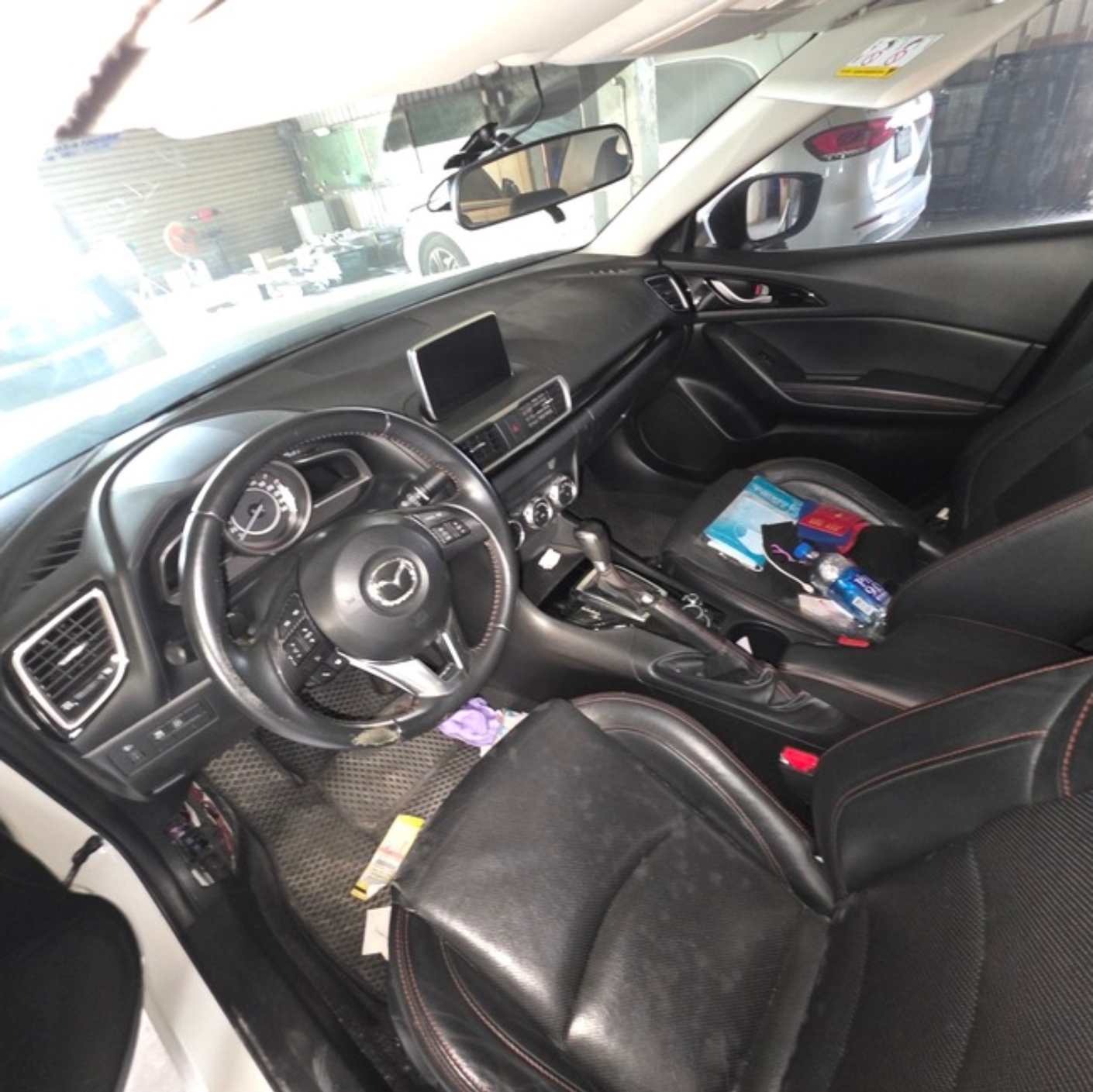 Mazda 3 4D 2.0 整車拆賣 二手零件照片 - Orange Garage