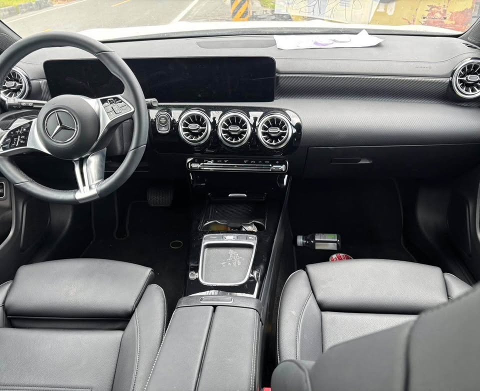 Mercedes-Benz CLA CLA 200 整車拆賣 二手零件照片 - Orange Garage
