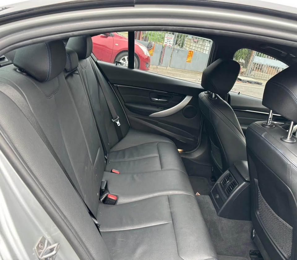 BMW 3 Series 320i 整車拆賣 二手零件照片 - Orange Garage