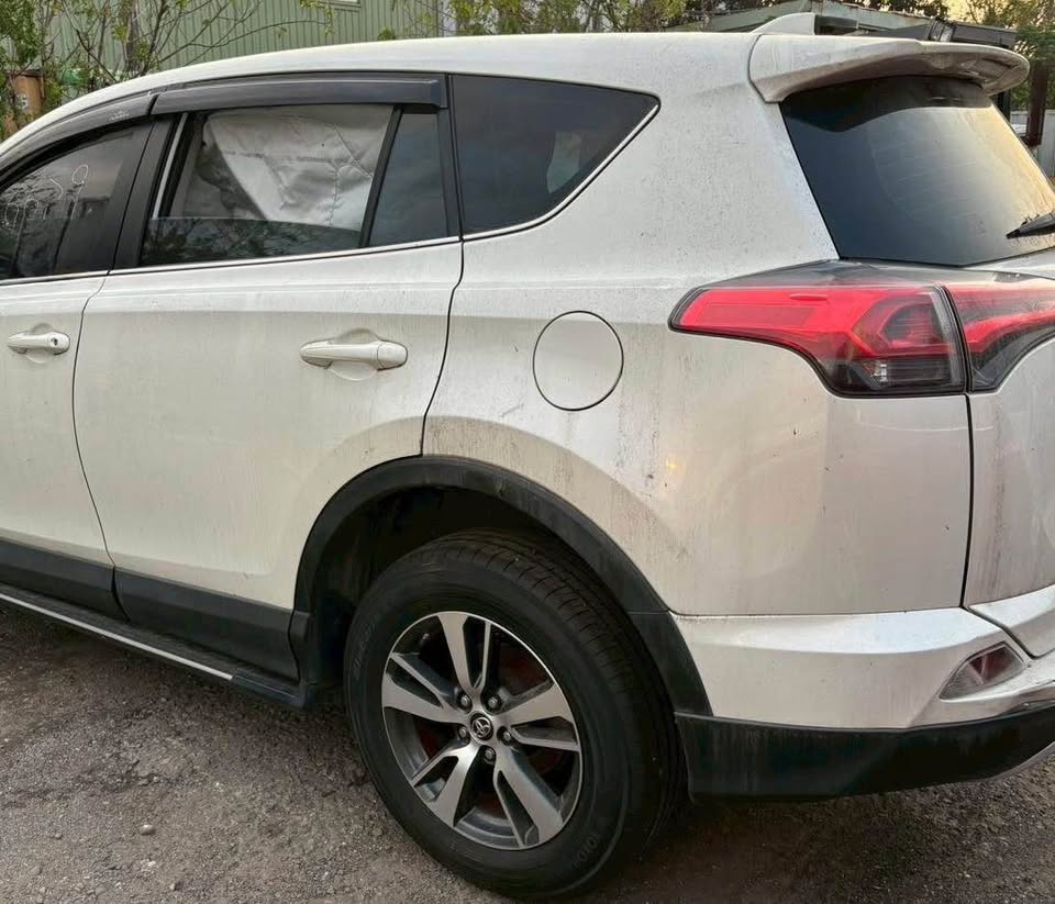 Toyota RAV4 2.5 整車拆賣 二手零件照片 - Orange Garage