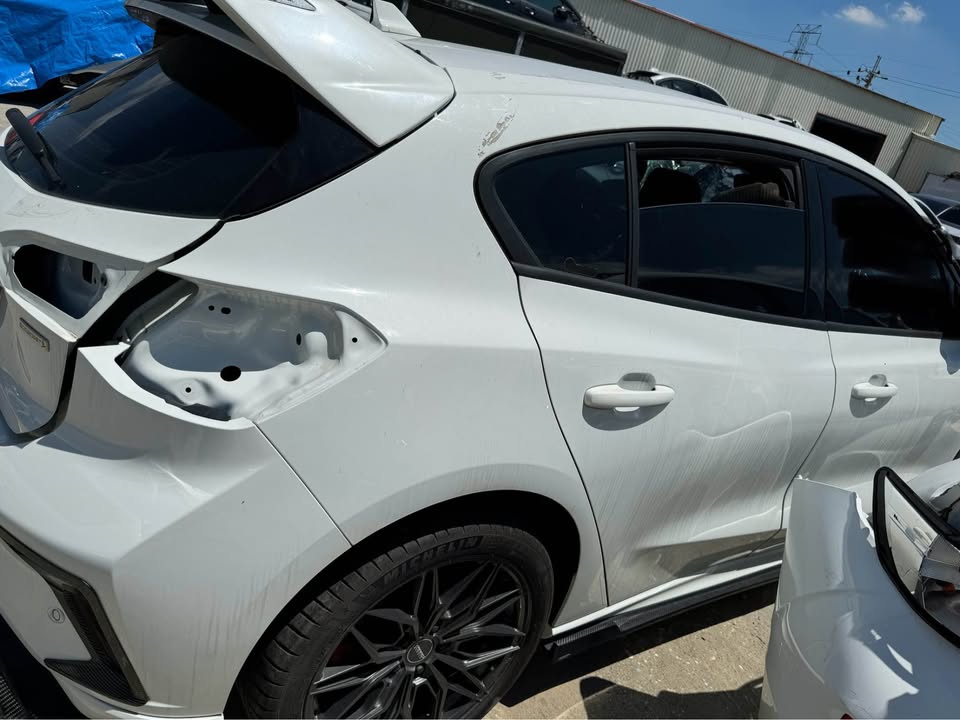 Ford Focus Hatchback ST-Line 1.5 整車拆賣 二手零件照片 - Orange Garage