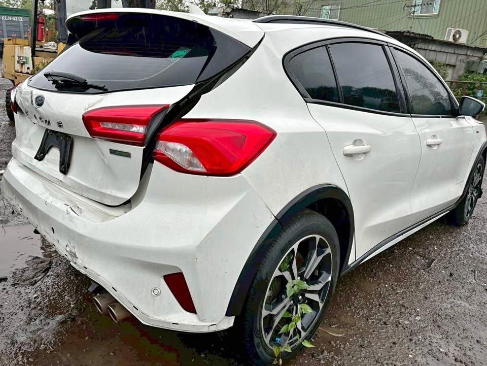 Ford Focus 1.5 Active EcoBoost 整車拆賣 二手零件照片 - Orange Garage