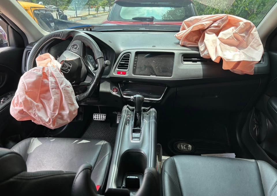 Honda HR-V 1.8 i-VTEC 整車拆賣 二手零件照片 - Orange Garage