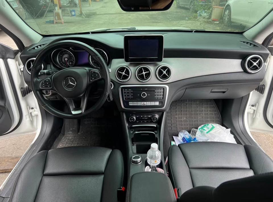 Mercedes-Benz CLA CLA 200 整車拆賣 二手零件照片 - Orange Garage