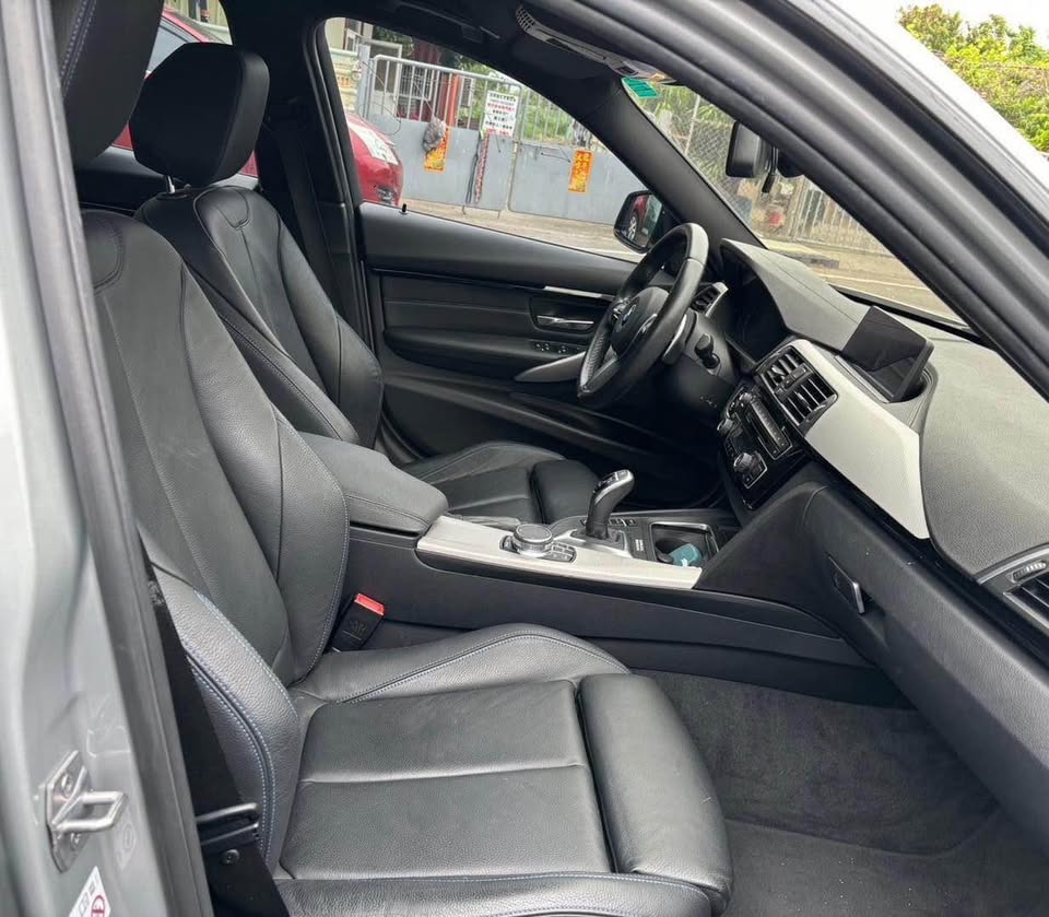BMW 3 Series 320i 整車拆賣 二手零件照片 - Orange Garage
