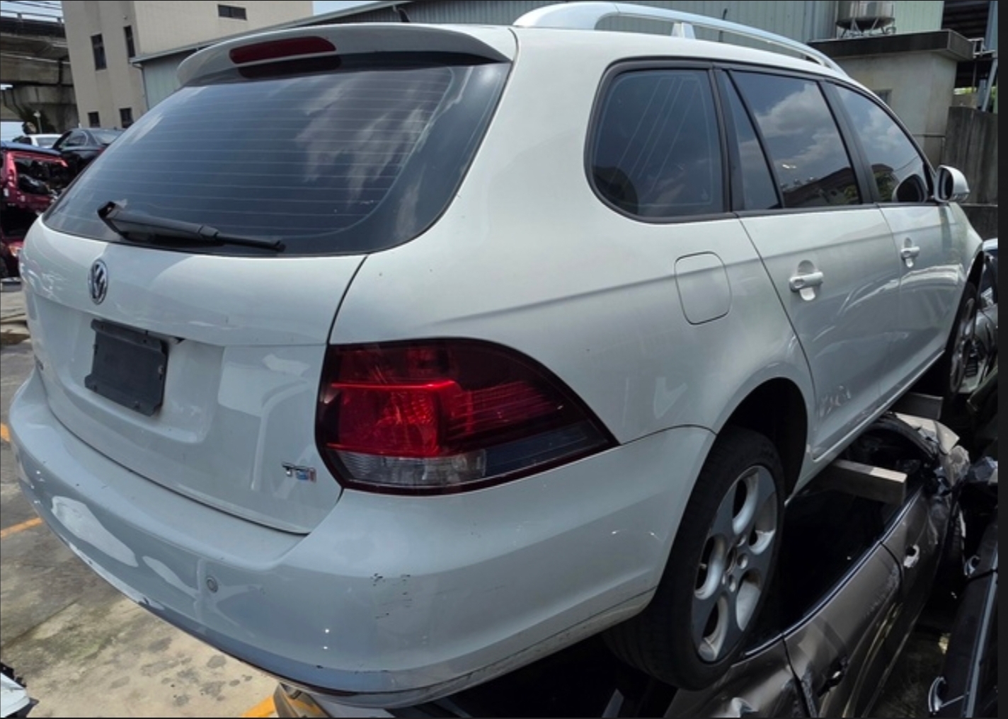 Volkswagen Golf Variant 1.4 TSI 整車拆賣 二手零件照片 - Orange Garage