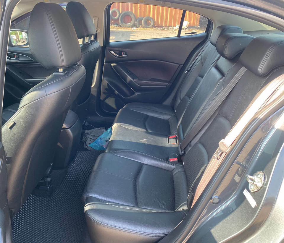 Mazda 3 2.0 整車拆賣 二手零件照片 - Orange Garage