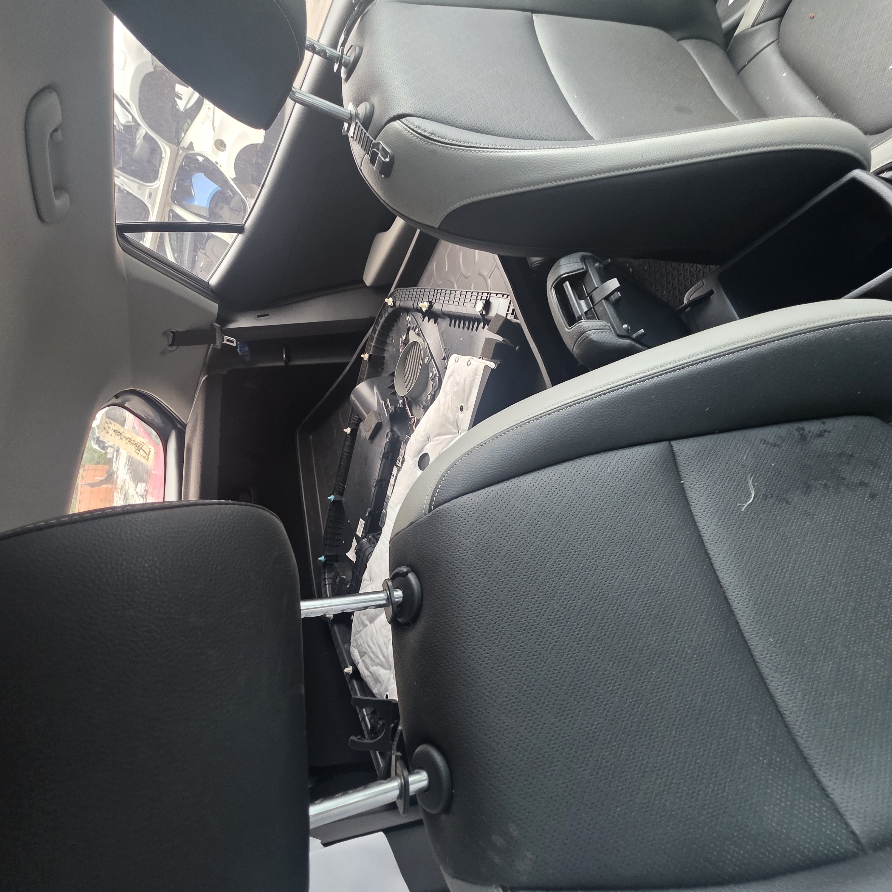 Kia Stonic 1.0 整車拆賣 二手零件照片 - Orange Garage