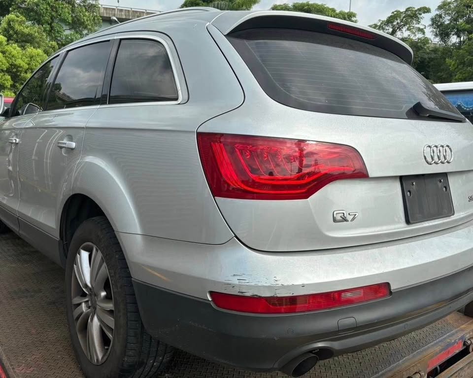 Audi Q7 3.0 TDI 整車拆賣 二手零件照片 - Orange Garage
