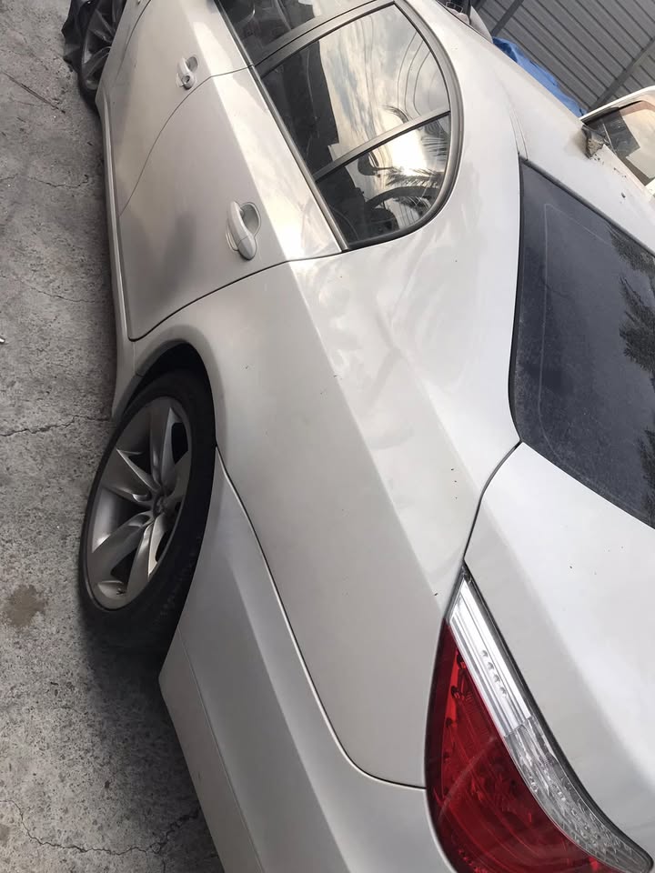 BMW 5 Series 528i 整車拆賣 二手零件照片 - Orange Garage