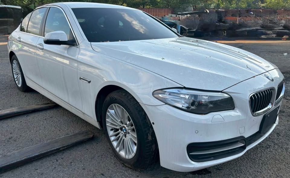 BMW 5 Series 520d 整車拆賣 二手零件照片 - Orange Garage