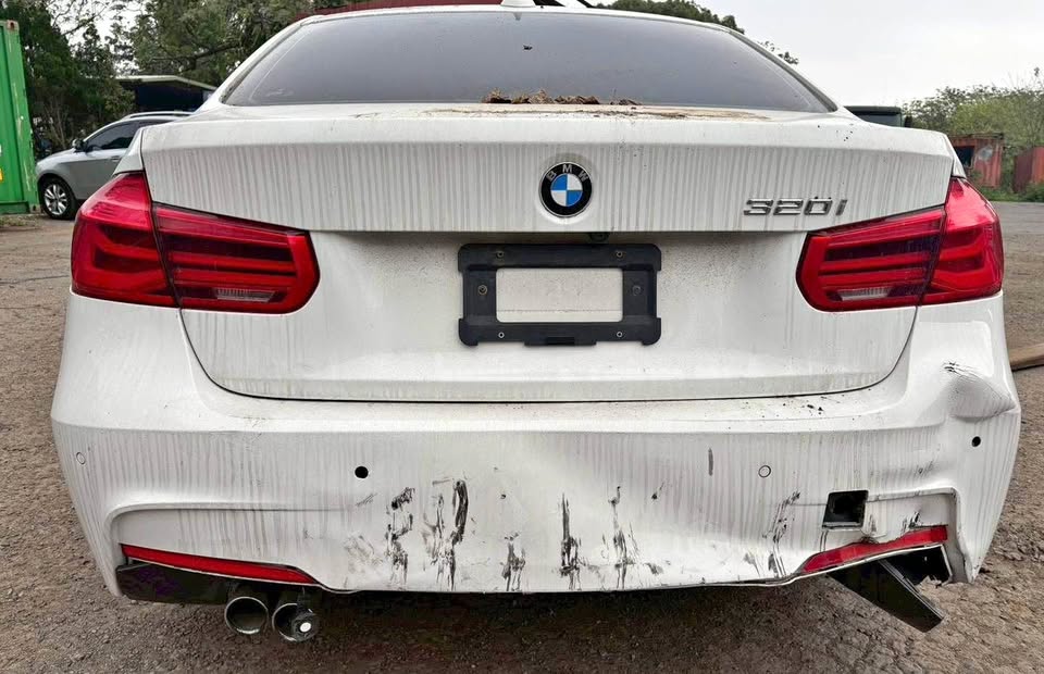 BMW 3 Series 320i 整車拆賣 二手零件照片 - Orange Garage