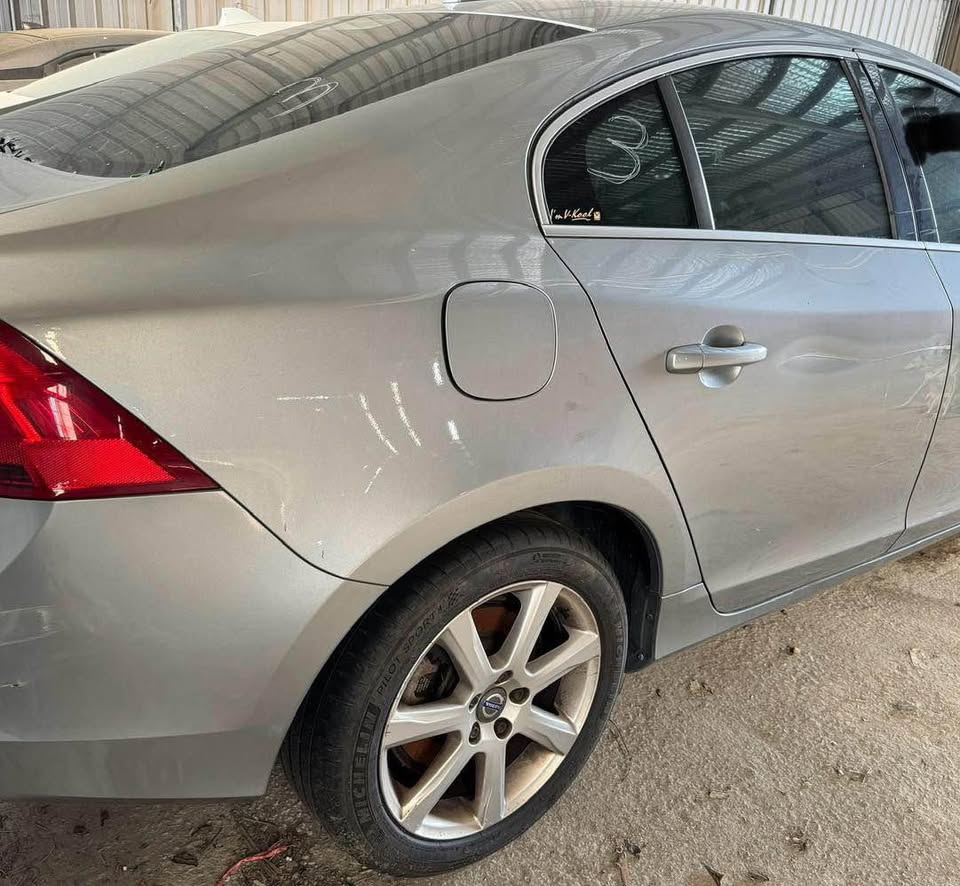 Volvo S60 1.6 T4 整車拆賣 二手零件照片 - Orange Garage