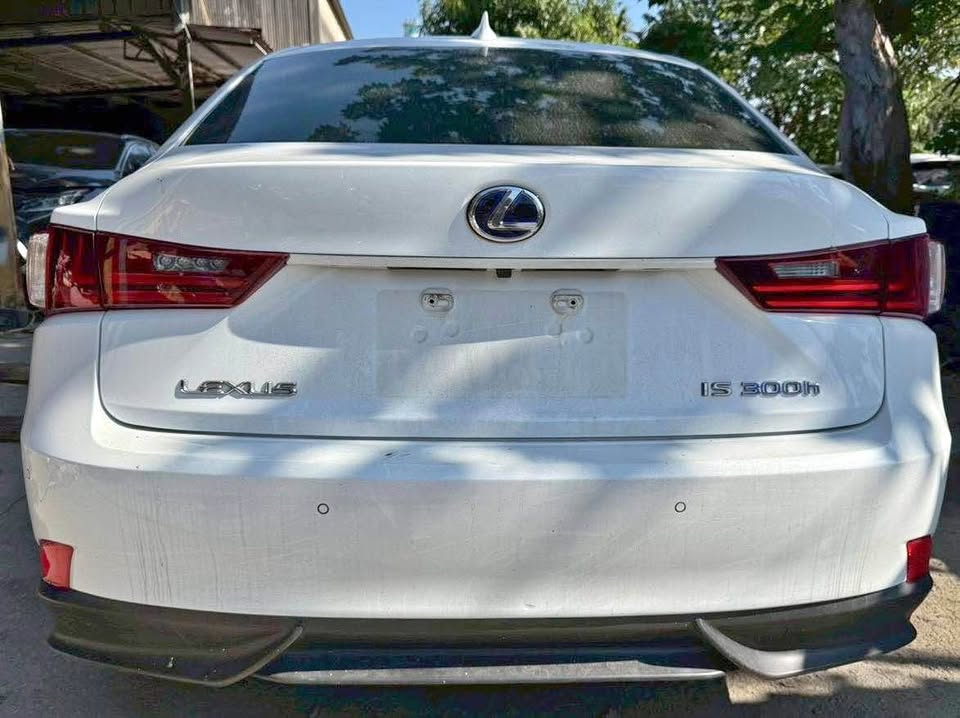 Lexus IS300h F SPORT 整車拆賣 二手零件照片 - Orange Garage