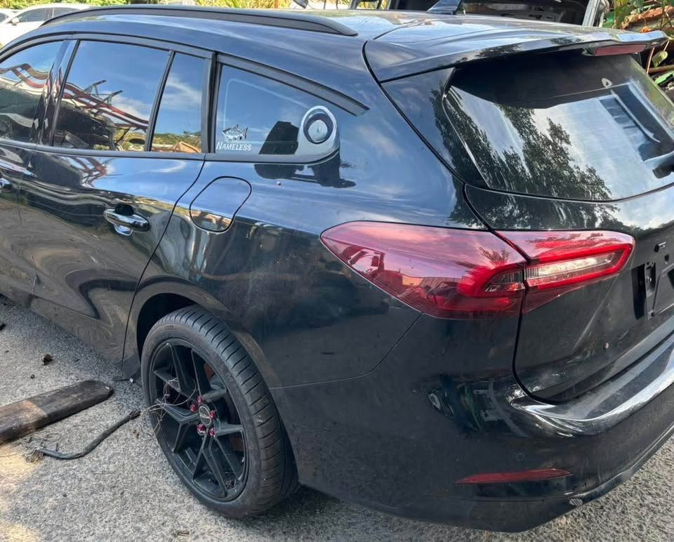 Ford Focus Wagon ST-Line 整車拆賣 二手零件照片 - Orange Garage
