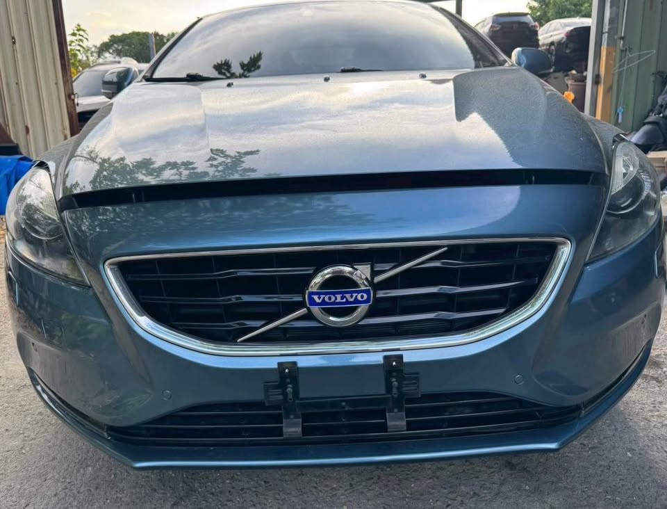 Volvo V40 2.0 GTDi T5 整車拆賣 二手零件照片 - Orange Garage