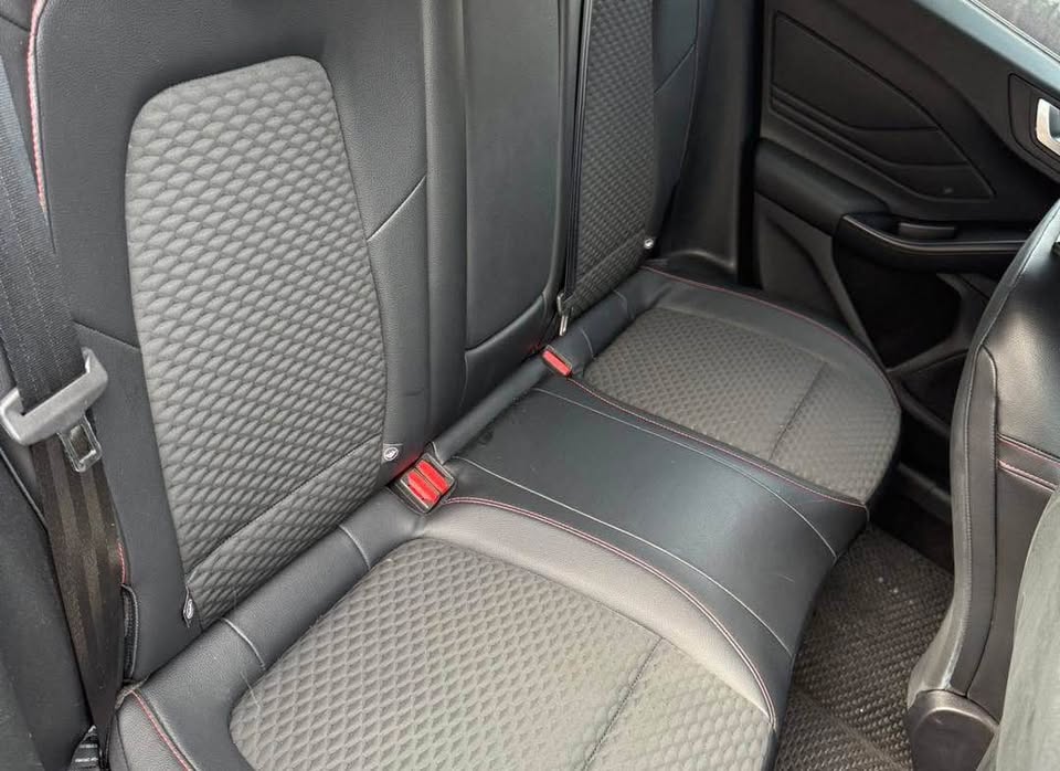 Ford Focus ST-Line 1.5 整車拆賣 二手零件照片 - Orange Garage