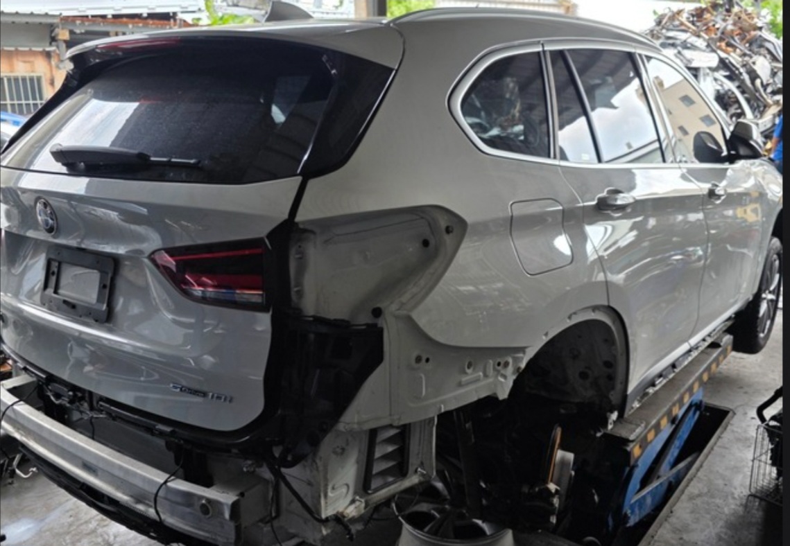BMW X1 18i 整車拆賣 二手零件照片 - Orange Garage