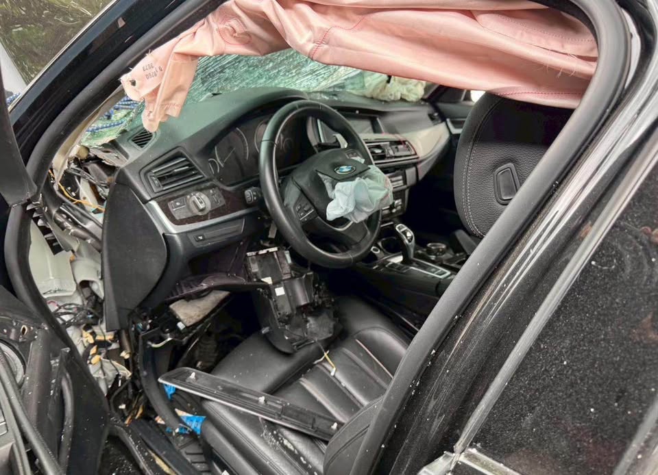 BMW 5 Series 528i 整車拆賣 二手零件照片 - Orange Garage