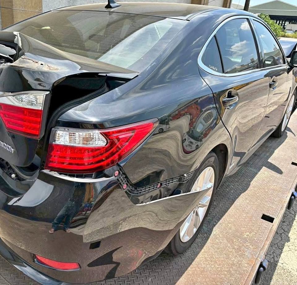 Lexus ES300h 2.5 整車拆賣 二手零件照片 - Orange Garage