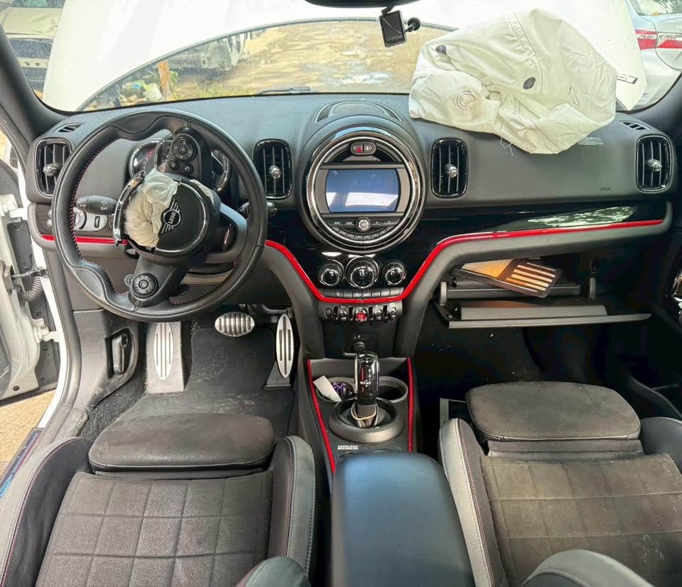 Mini Countryman 2.0 整車拆賣 二手零件照片 - Orange Garage