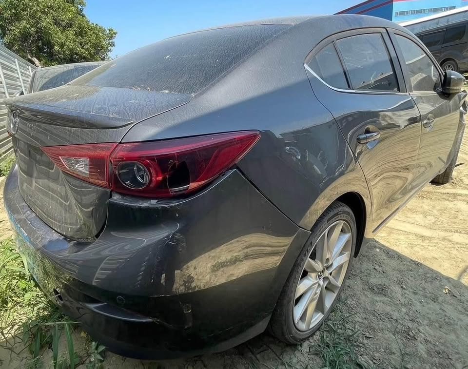 Mazda 3 整車拆賣 二手零件照片 - Orange Garage