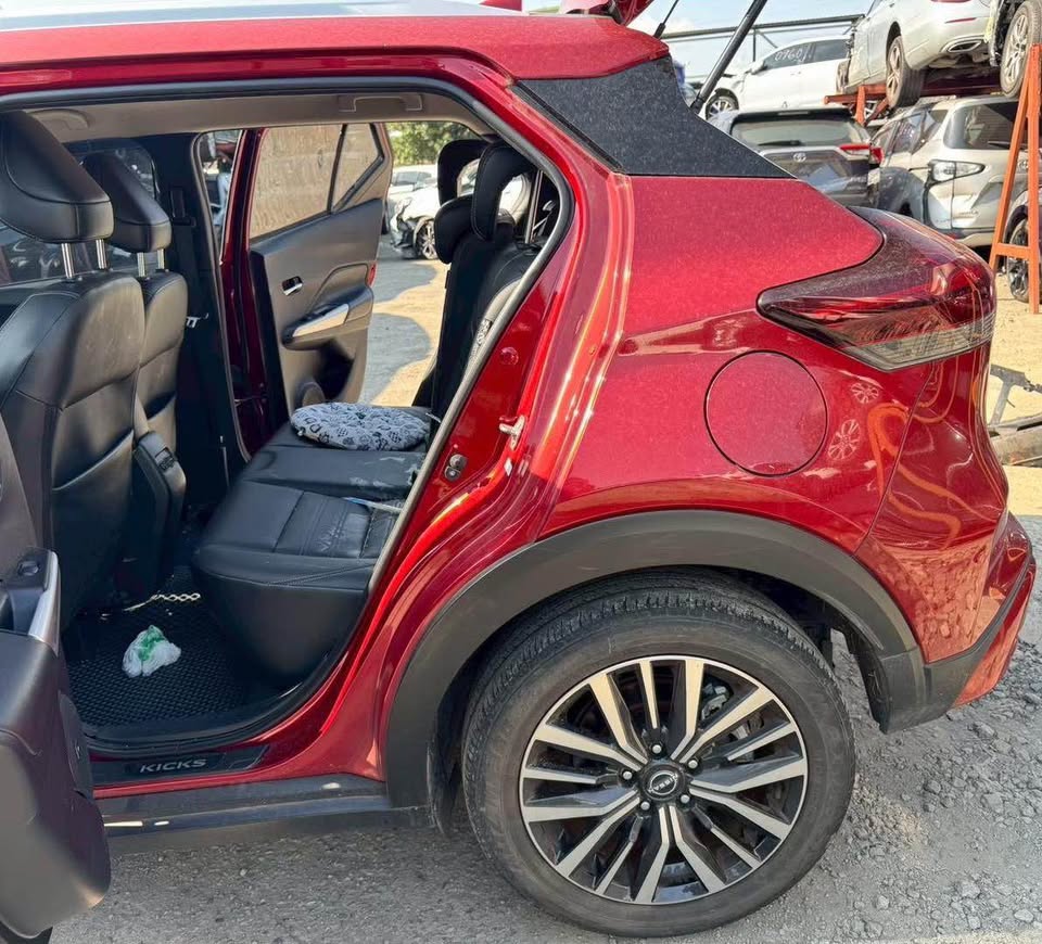 Nissan Kicks 整車拆賣 二手零件照片 - Orange Garage