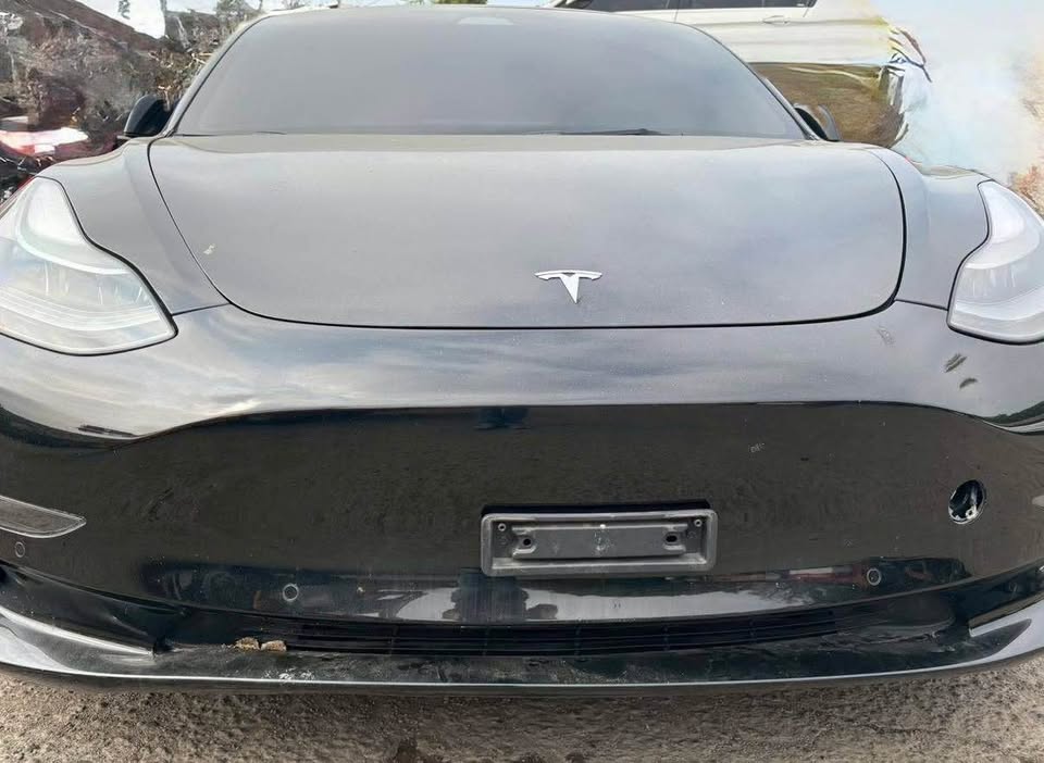 Tesla Model 3 Dual Motor 整車拆賣 二手零件照片 - Orange Garage