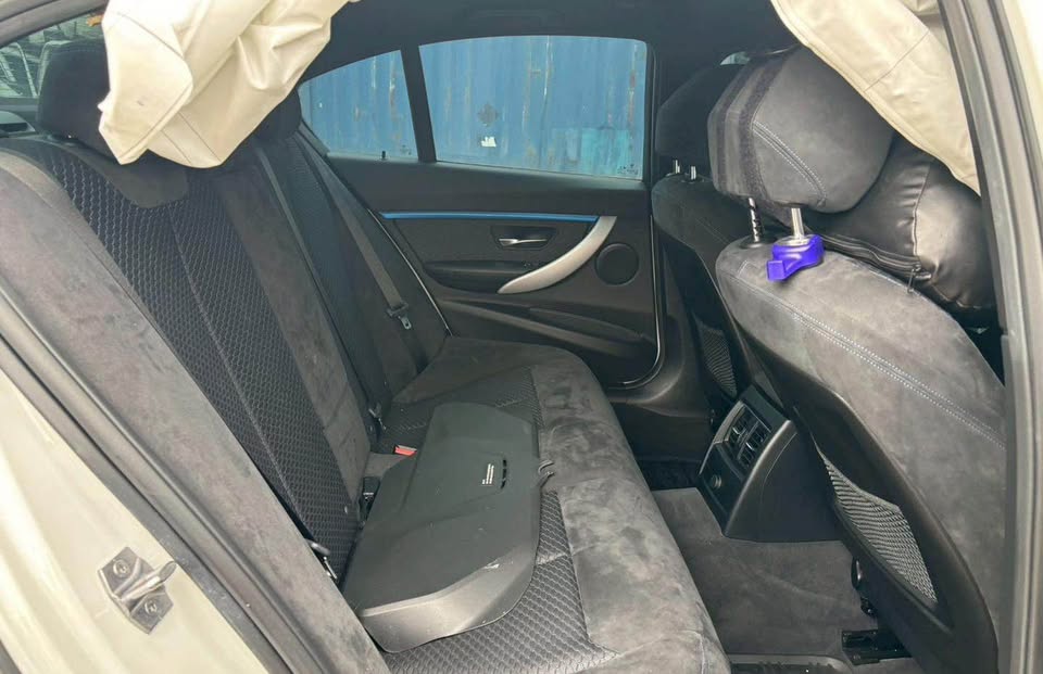 BMW 3 Series 320i 整車拆賣 二手零件照片 - Orange Garage