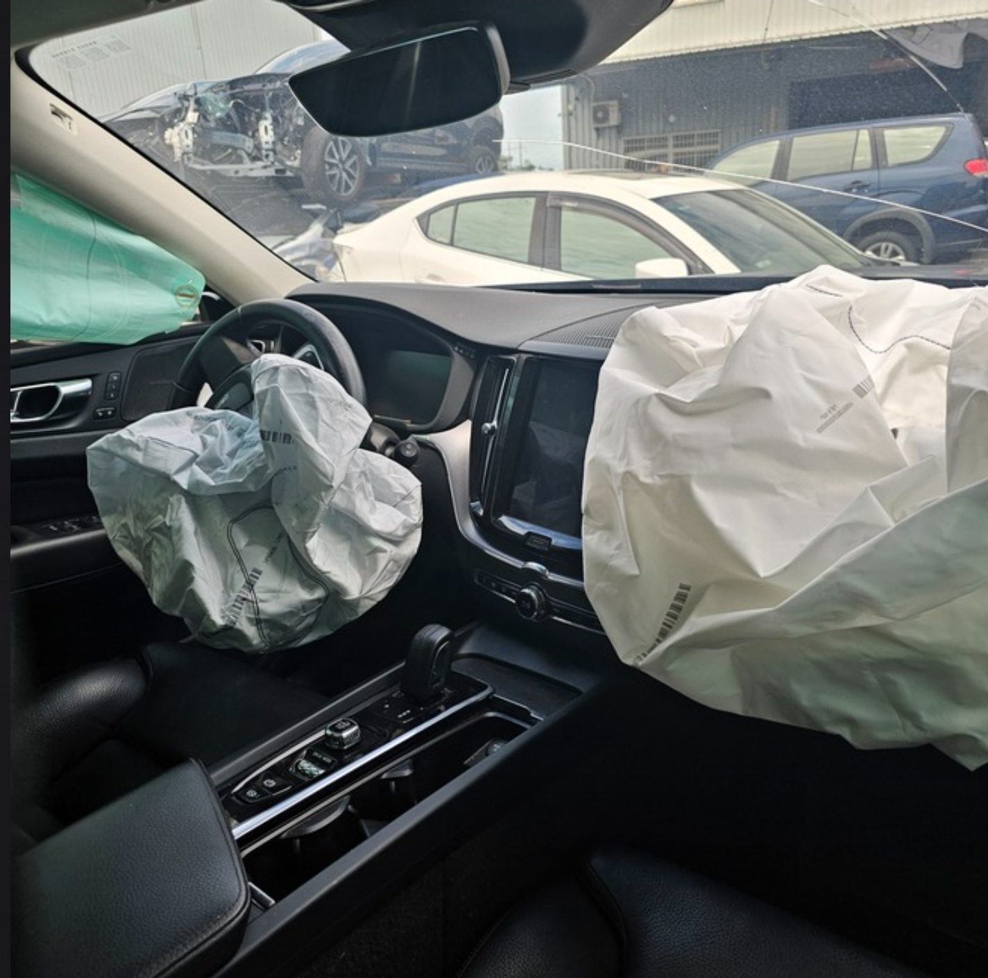 Volvo XC60 B5 整車拆賣 二手零件照片 - Orange Garage