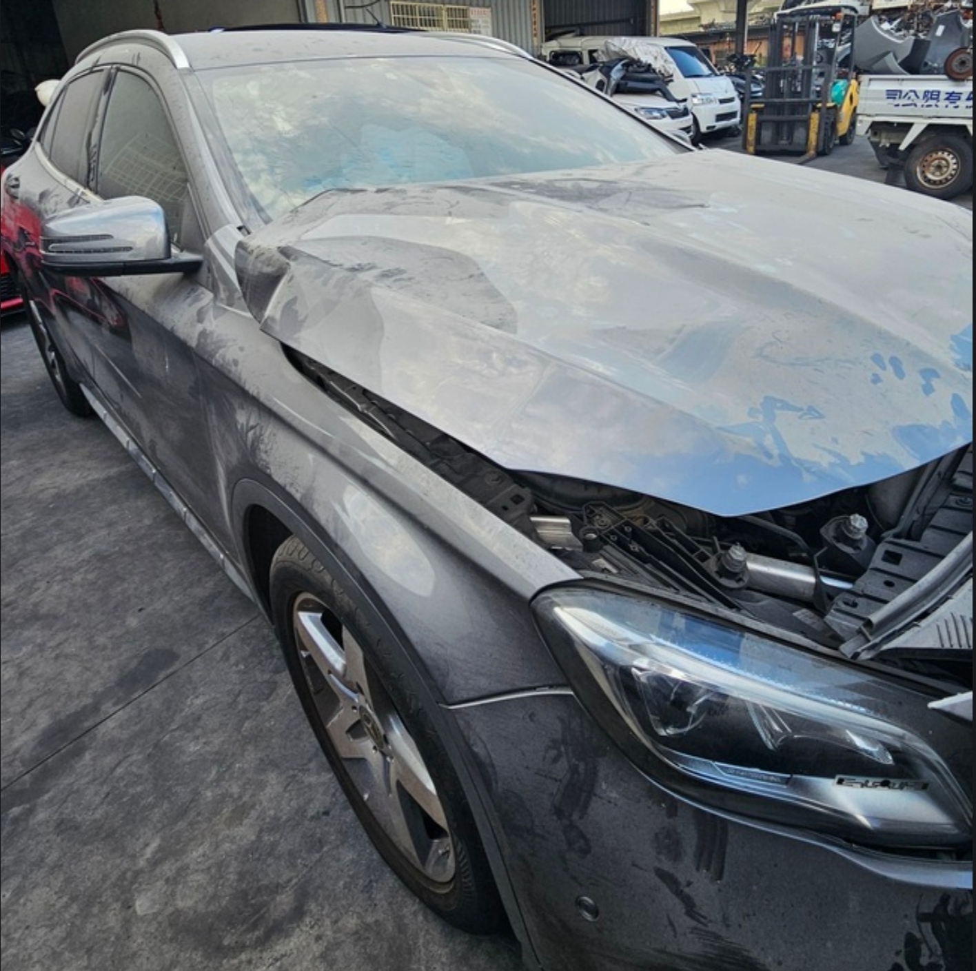 Mercedes-Benz GLA 180 整車拆賣 二手零件照片 - Orange Garage