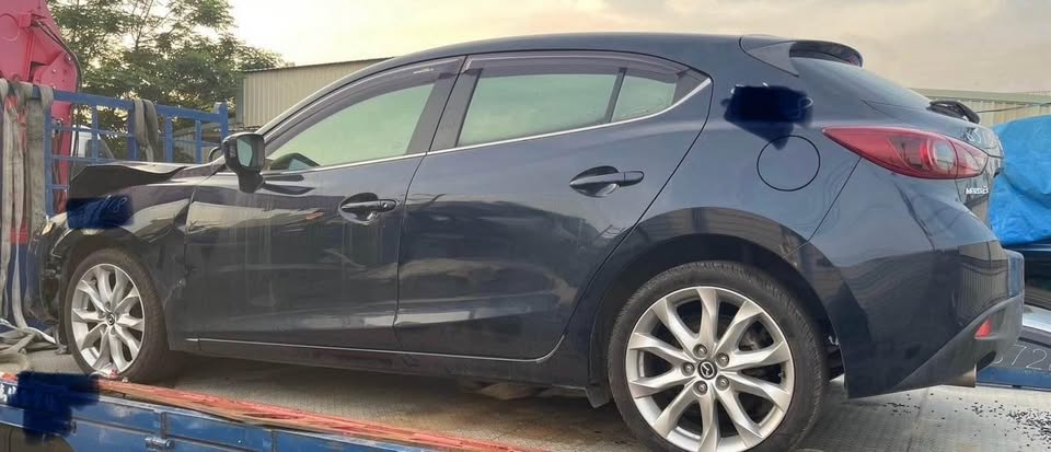 Mazda 3 2.0 整車拆賣 二手零件照片 - Orange Garage