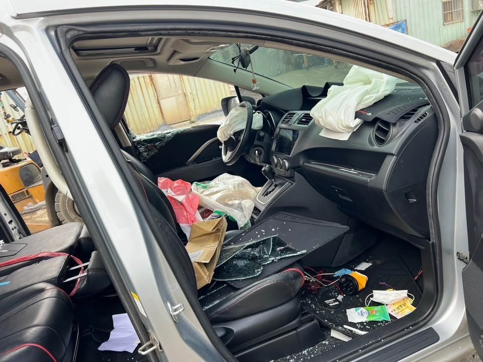 Mazda 5 2.0 整車拆賣 二手零件照片 - Orange Garage