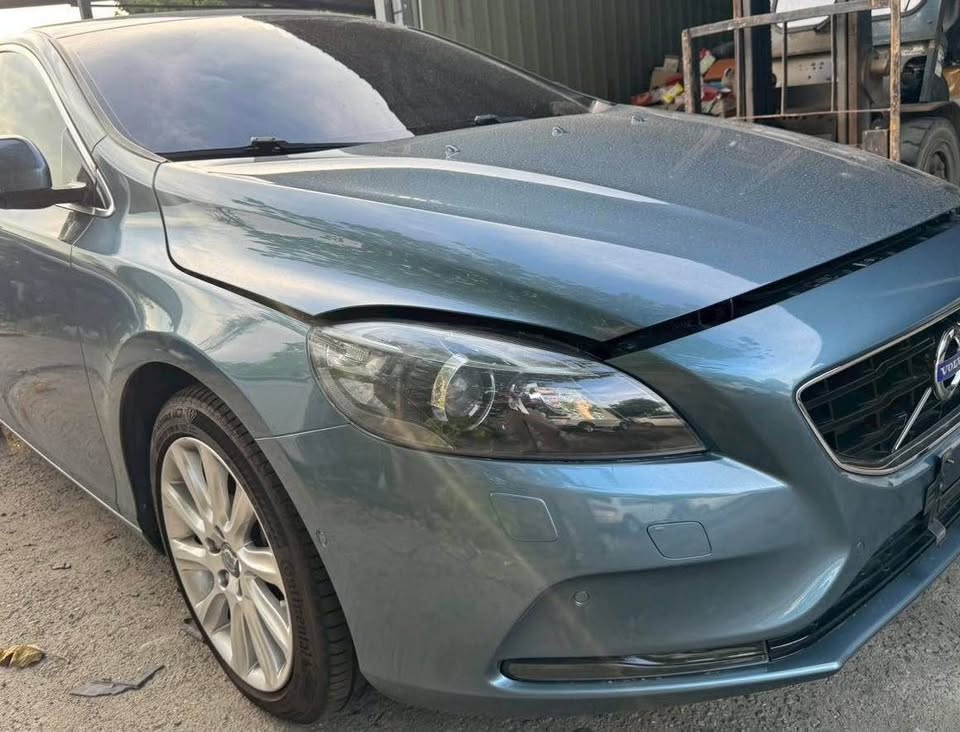 Volvo V40 2.0 GTDi T5 整車拆賣 二手零件照片 - Orange Garage